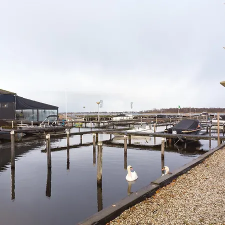 Woonboot De Rietpieper Botel
