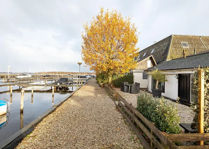 Woonboot De Rietpieper ספינת מלון *