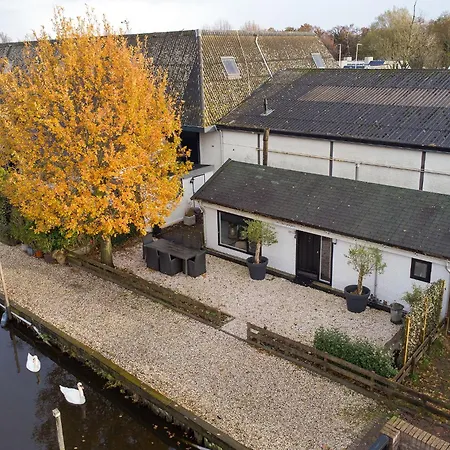 Botel Woonboot De Rietpieper *