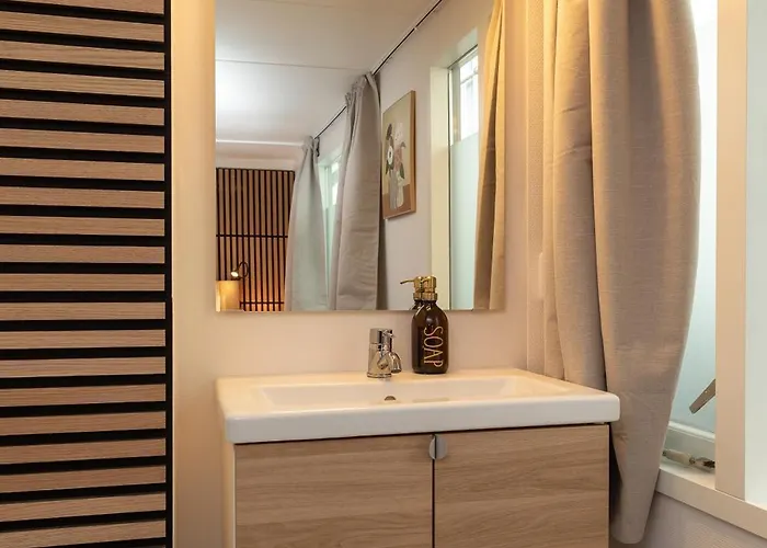 Botel Woonboot De Rietpieper