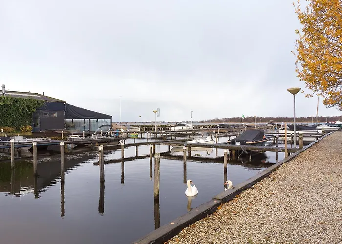 Woonboot De Rietpieper Botel